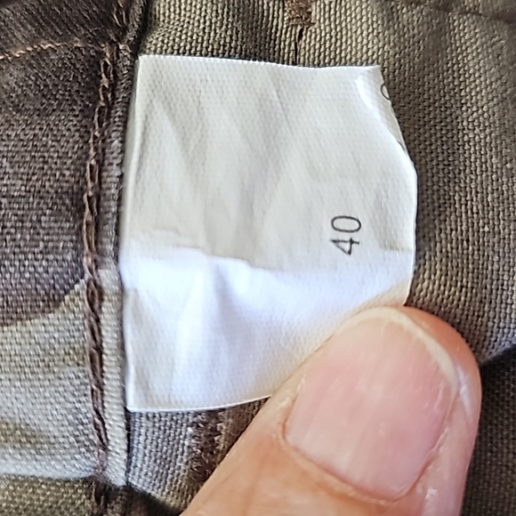 Savane cargo mens shorts. 6 pockets. Elastic waist on sides. Camo print. Size 40 - Picture 8 of 9